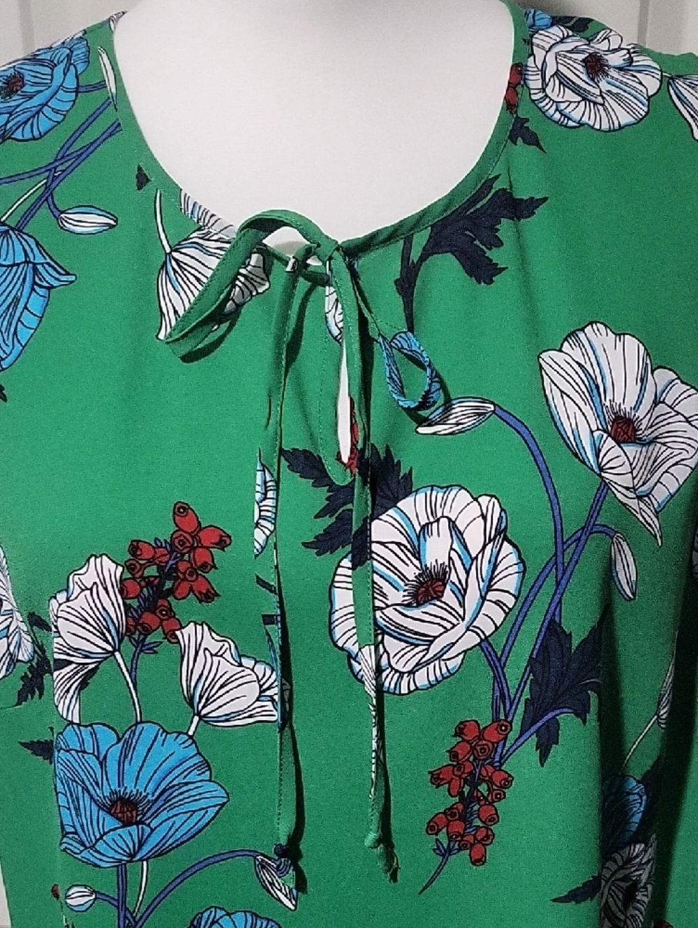 Cabi 3785 Primrose Floral Green Blouse Sleevless Top Womens Size Large - Picture 4 of 9